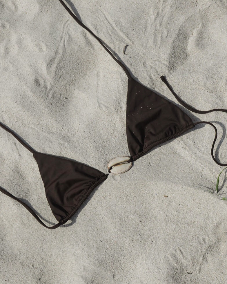 COWRIE SHELL TRIANGLE TOP — COCOA M