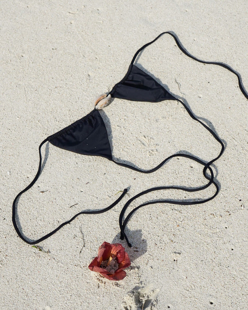 COWRIE TRIANGLE TOP — BLACK S