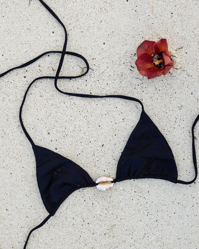 COWRIE TRIANGLE TOP — BLACK M