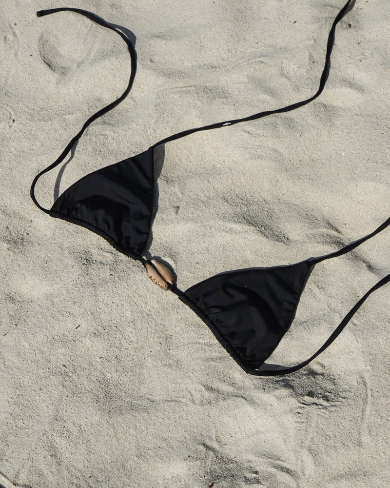 COWRIE SHELL TRIANGLE TOP — BLACK M